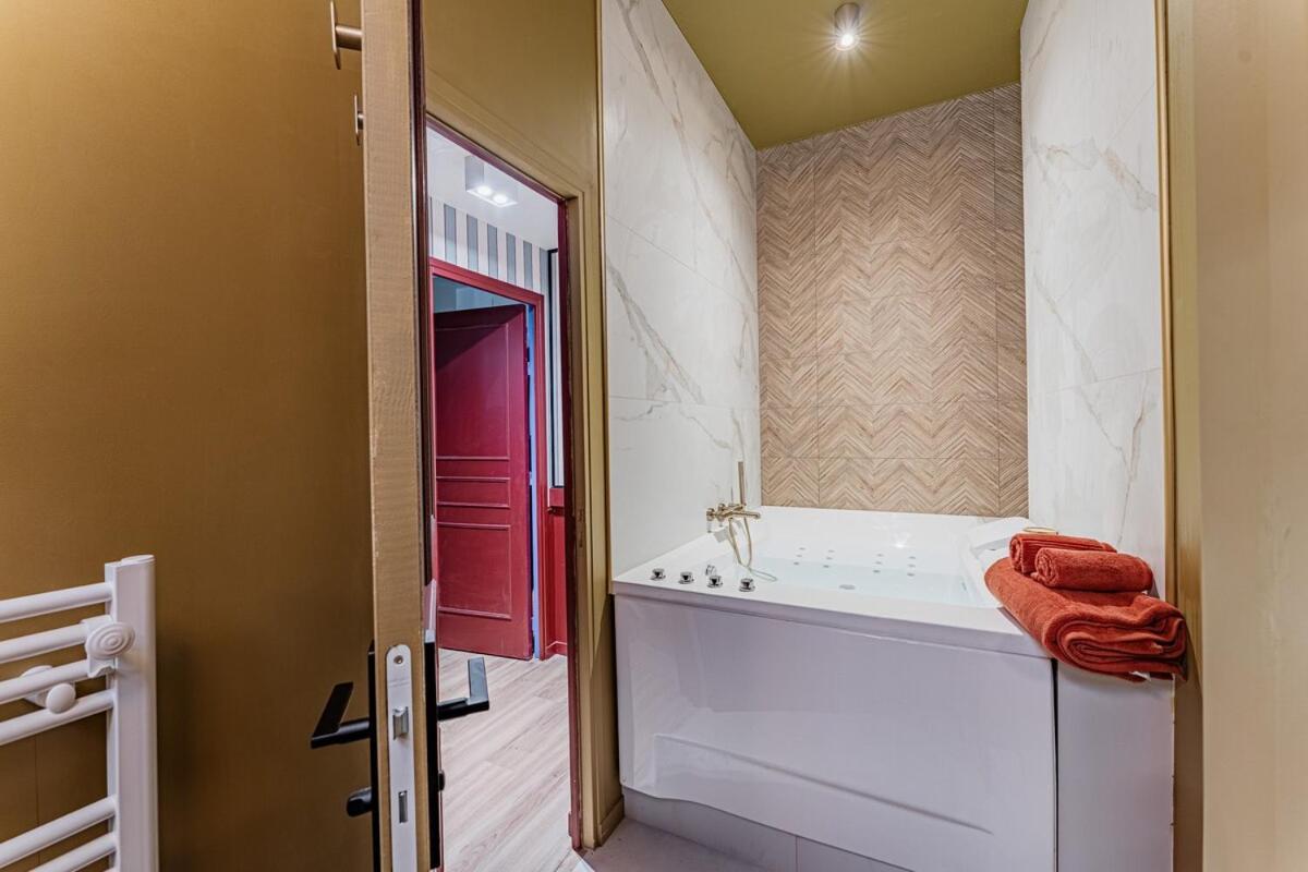 Cozy Flat With Jacuzzi 2bdr 2wc Parigi